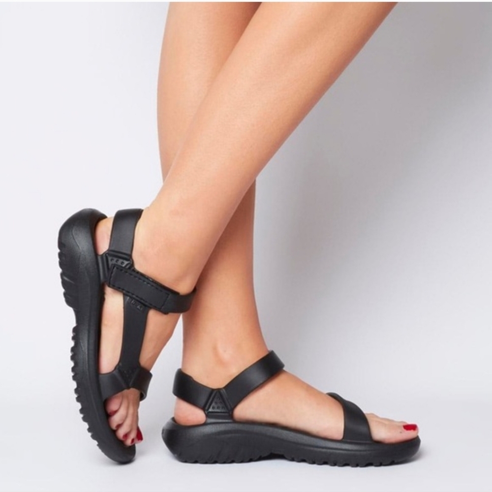 Teva Hurricane Drift sandals in black Size 9 Comfortable Supportive